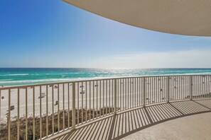 On the beach - Emerald Isle 402 - Beach Chairs Included! Affordable rates! (Panama City Beach)