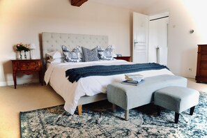5 slaapkamers, een strijkplank/strijkijzer, reisbedje, gratis wifi