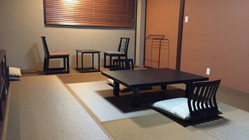 Quarto tradicional, para não fumantes (Japanese-Style Room) | Cofres nos quartos, Wi-Fi de cortesia, roupa de cama