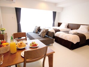 Living area - Sunset Resort Mihama (Chatan)