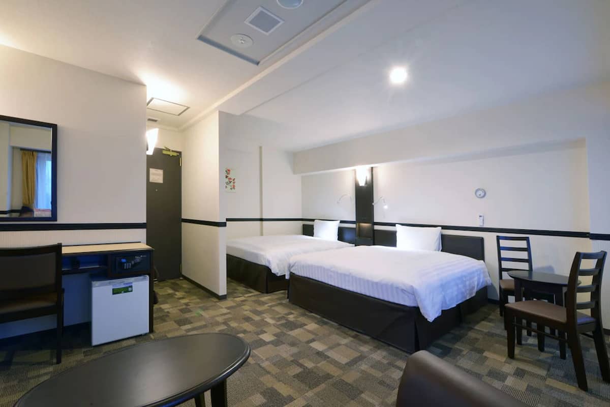 Deluxe Twin Room, Non Smoking | 1 bedroom, desk, WiFi, bed sheets