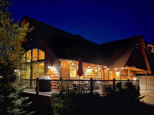 Starlight Chalet 4b4b, Mins to Slopes,Game Rm,EV charger,Luxury new home