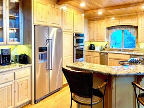 Fridge, microwave, oven, stovetop - Starlight Chalet 4b4b, Mins to Slopes,Game Rm,EV charger,Luxury new home (Big Bear Lake)