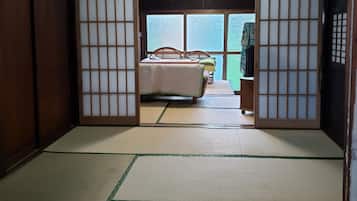 House, Non Smoking | 3 bedrooms, in-room safe, desk, bed sheets