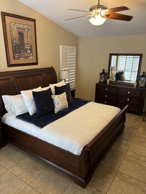 3 sovrum, skrivbord, strykjärn/strykbräda och gratis wi-fi