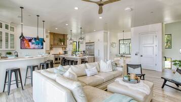 Smart-tv, pejs, videospil, bordtennisbord