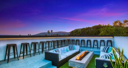 Cobbo's Beach House - WOW/Luxe/HOT TUBS/Views/STEPS TO BEACH