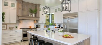 Cobbo's Beach House - WOW/Luxe/HOT TUBS/Views/STEPS TO BEACH