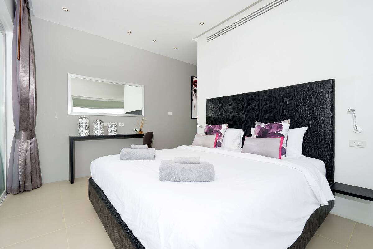 Luxury Sea View Pool Villa H 4-Bedroom | Premium bedding, memory foam beds, blackout drapes, WiFi (free)