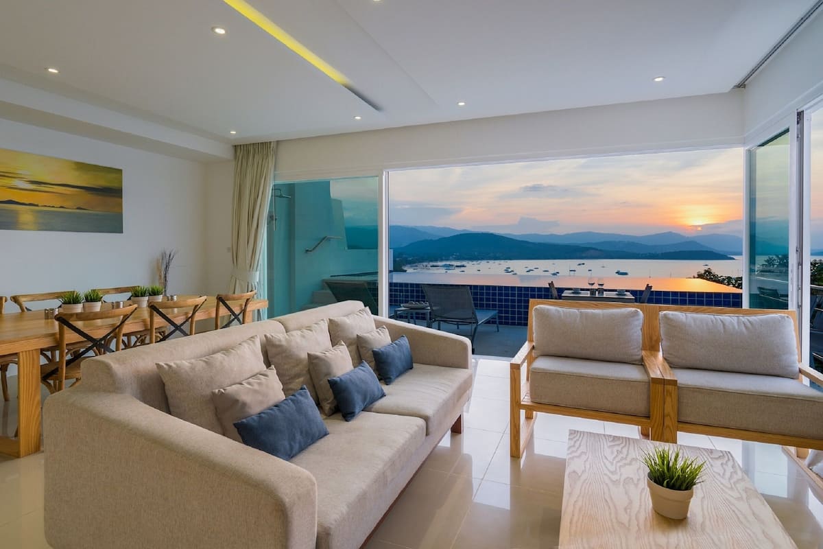 Luxury Sea View Pool Villa IJ2 2-Bedroom | Área de estar | TV LED 50 polegadas com canais digitais, TV