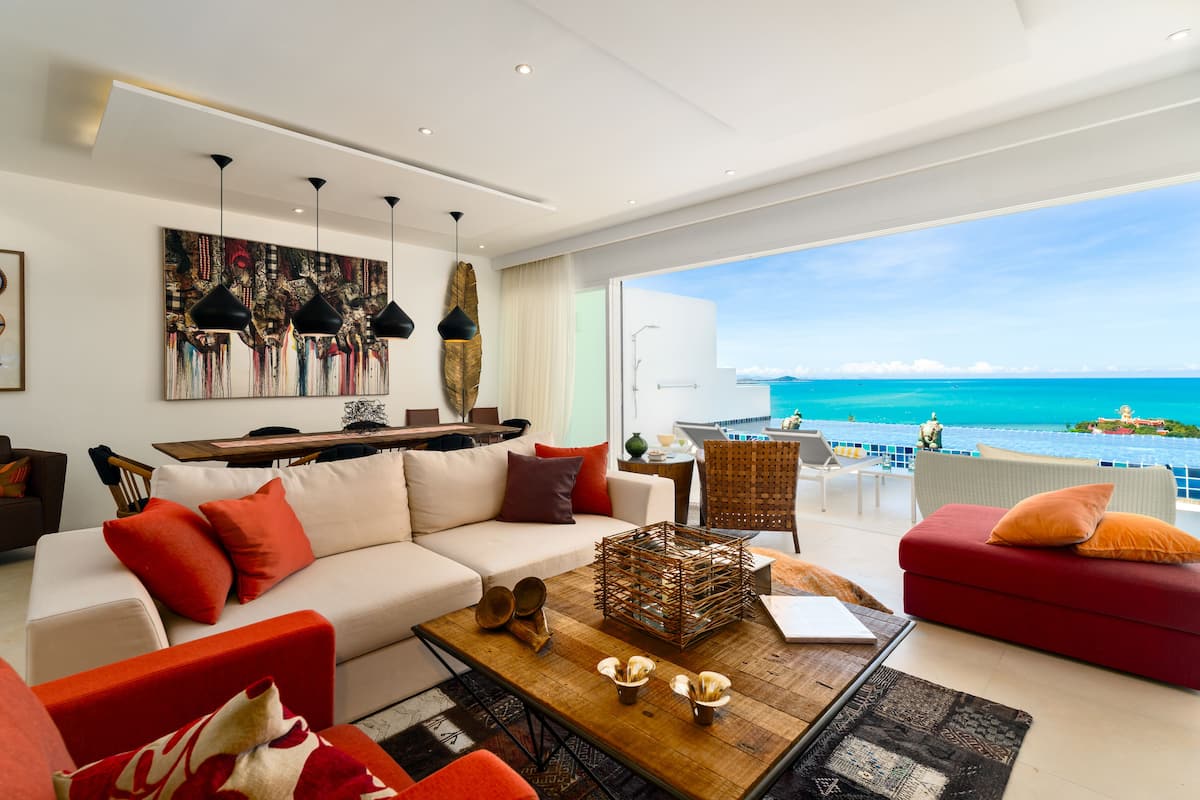 Luxury Sea View Pool Villa T 3-Bedroom | Área de estar | TV LED 50 polegadas com canais digitais, TV