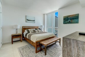 1 habitación, tabla de planchar con plancha, cuna de viaje y wifi