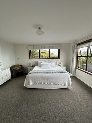 3 bedrooms, desk, iron/ironing board, travel cot