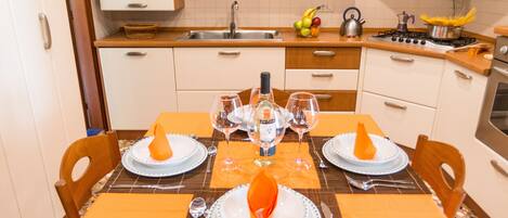 Fridge, microwave, oven, coffee/tea maker