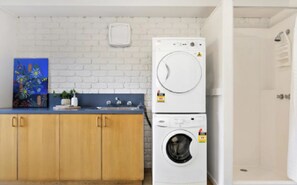 House, 2 Bedrooms | Bathroom | Shower, rainfall showerhead, free toiletries, hair dryer