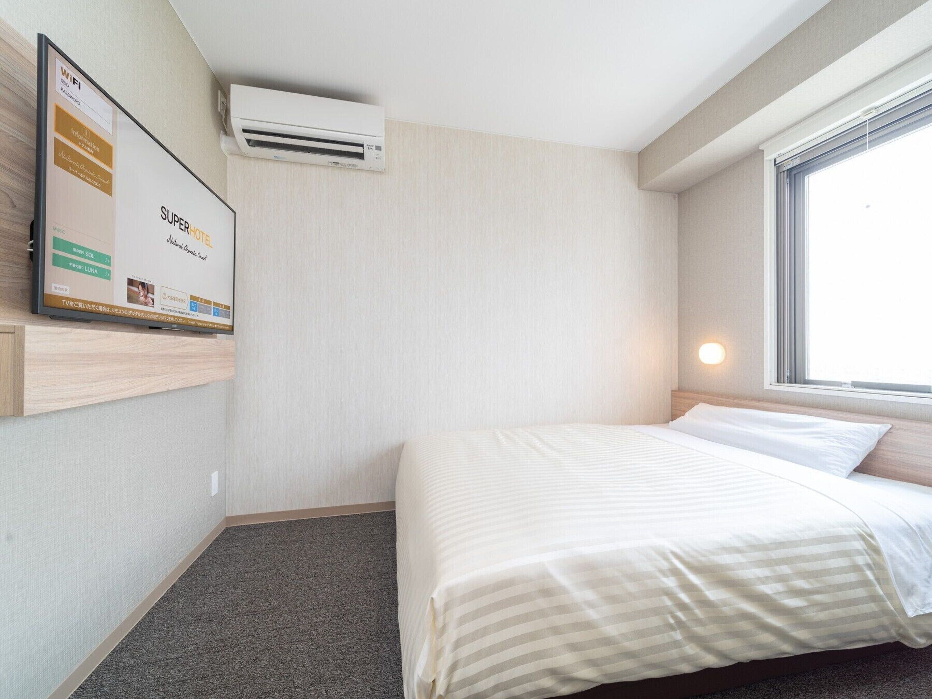 desk, soundproofing, free wifi, bed sheets