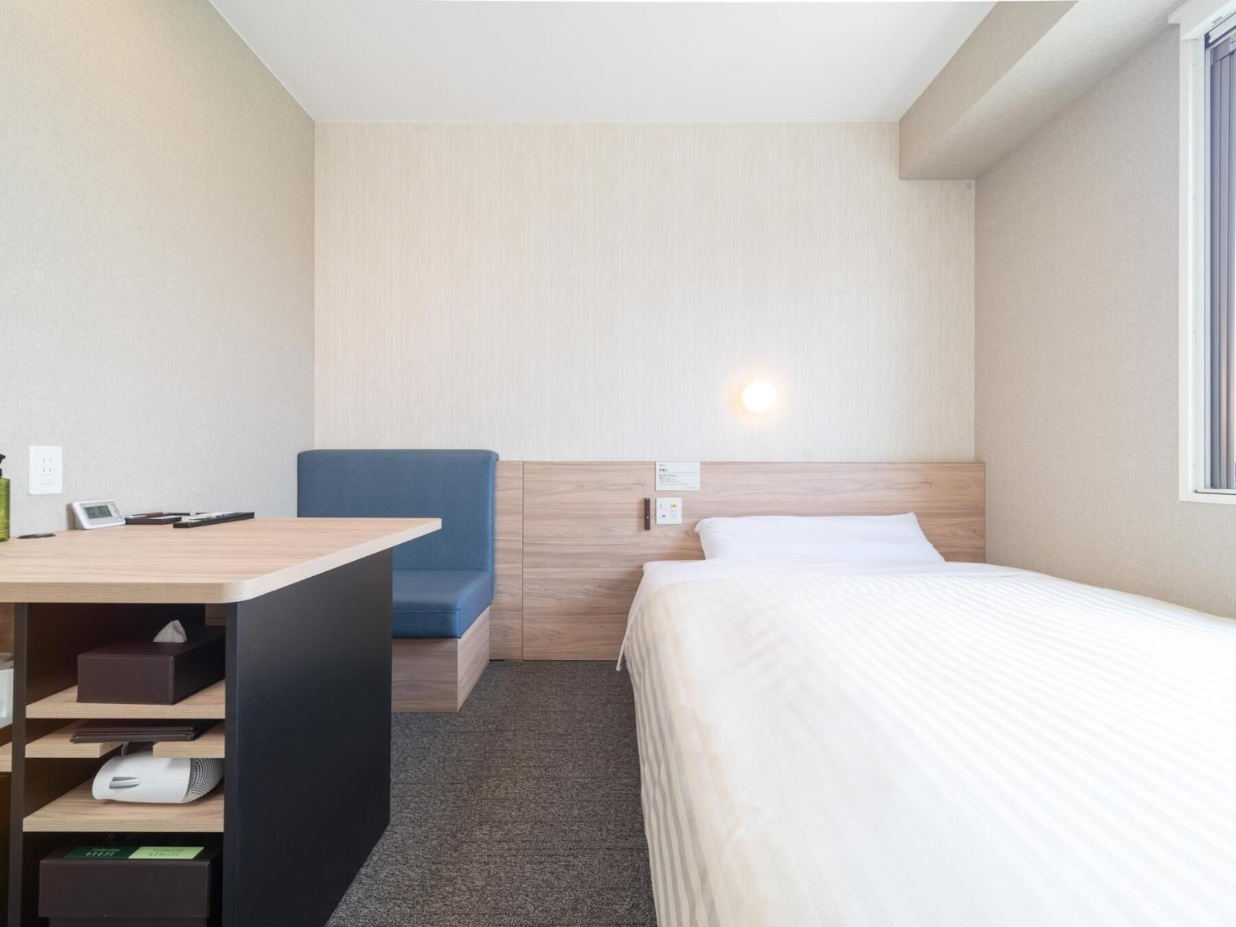 desk, soundproofing, free wifi, bed sheets