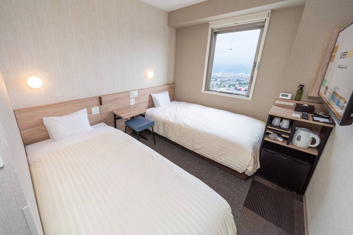 Standard Twin Room, Non Smoking | Desk, soundproofing, free WiFi, bed sheets