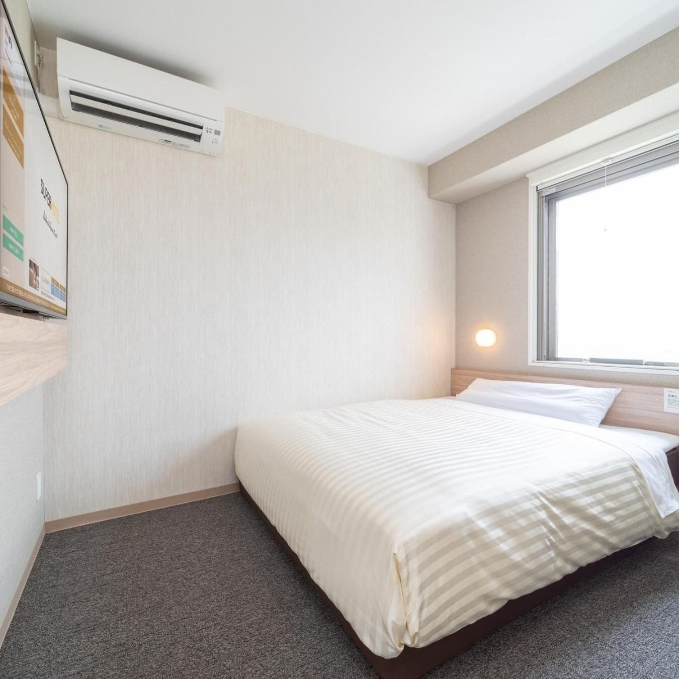 desk, soundproofing, free wifi, bed sheets