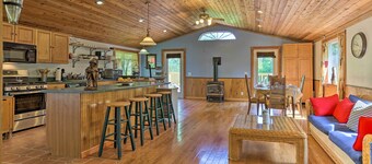 Bright Tucked-Away Cabin w/ Furnished Deck + Grill