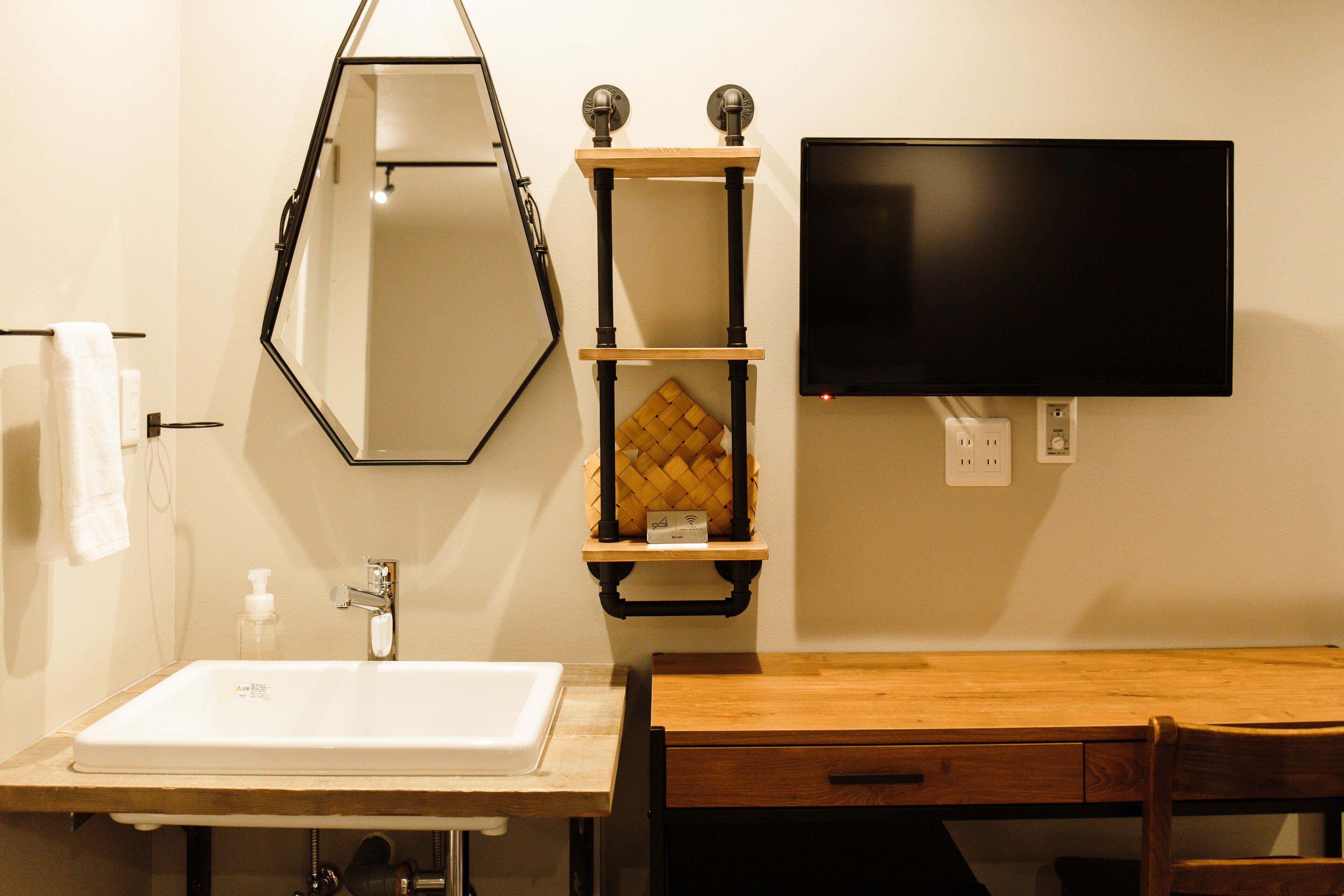 quadruple room, non smoking (2020) | desk, free wifi, bed sheets