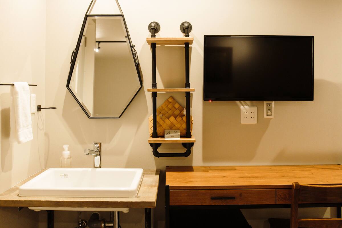 quadruple room, non smoking (2020) | desk, free wifi, bed sheets