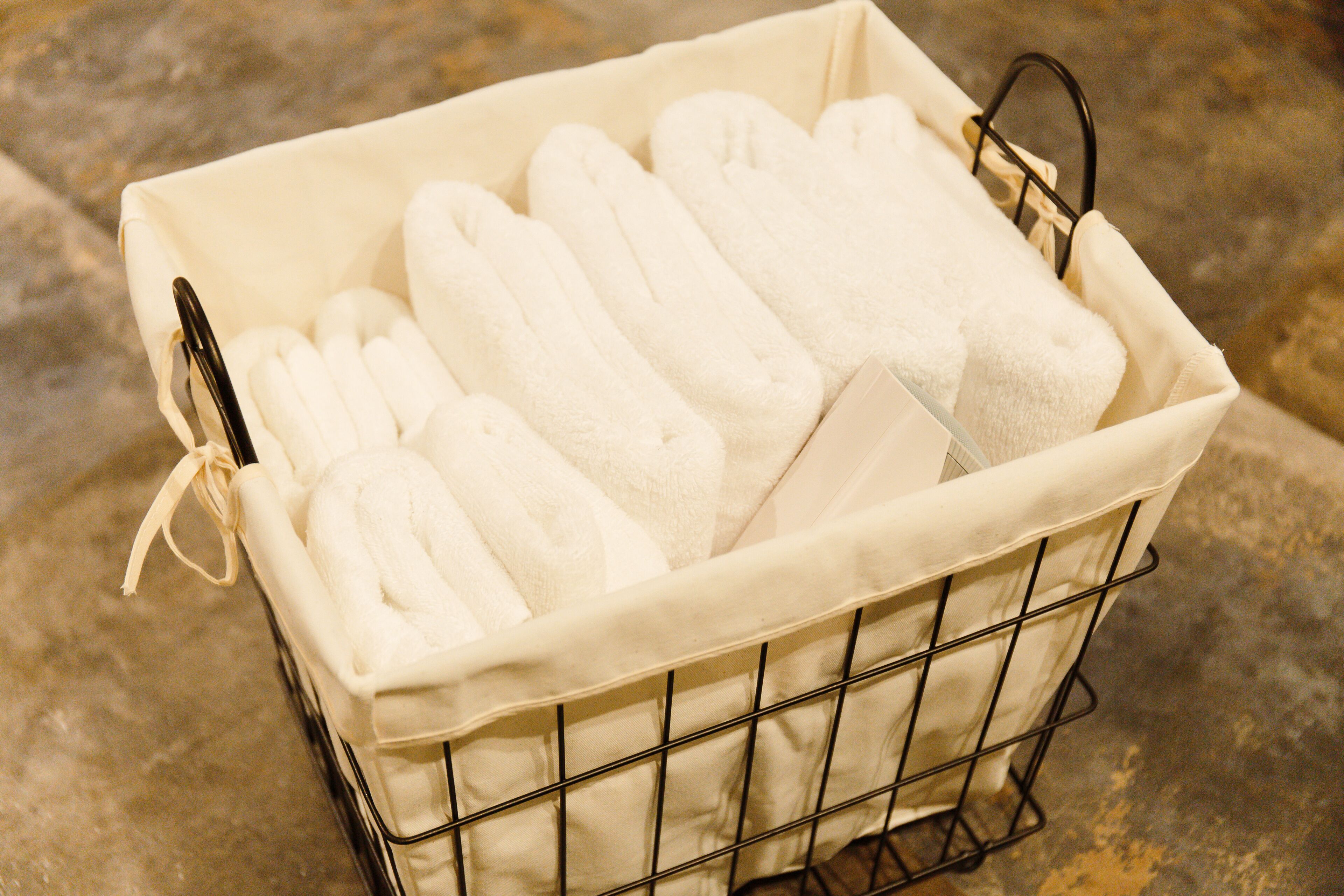 quadruple room, non smoking (2020) | desk, free wifi, bed sheets