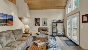 TV, fireplace, Netflix, Hulu - Aspen Grove Chalet (Woodland Park)