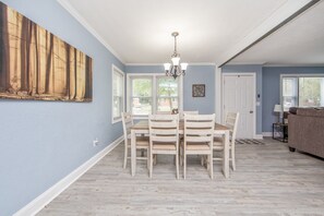 Dining - The Redwood Residence (Fayetteville)