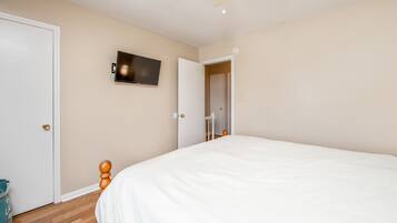 2 bedrooms, blackout curtains, free WiFi, bed sheets