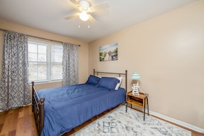 2 bedrooms, blackout drapes, free WiFi, bed sheets - The Yadkin Gate Inn (Fayetteville)