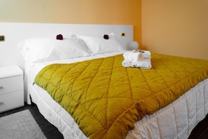 Hypo-allergenic bedding, minibar, in-room safe, desk - Hotel Padus Meublè (Sissa Trecasali)