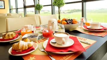Free daily buffet breakfast