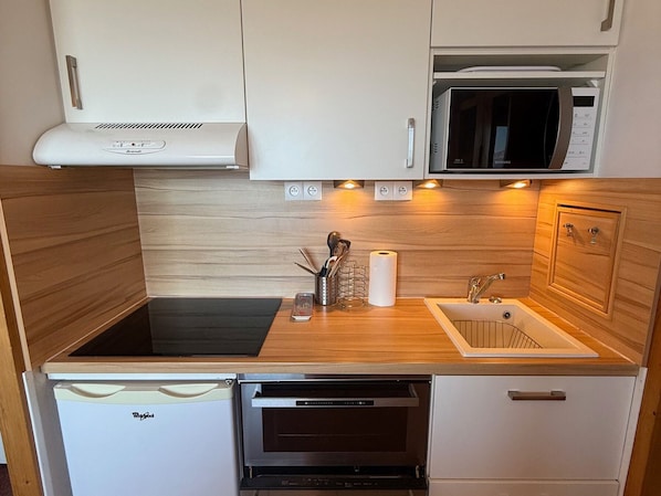 Fridge, microwave, dishwasher
