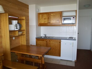 Fridge, microwave