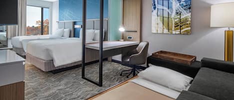 Suite, 2 camas Queen size | Escritorio, tabla de planchar con plancha y ropa de cama