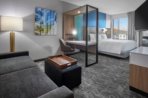 Suite, 1 King Bed | Desk, iron/ironing board, bed sheets