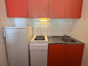 Fridge, microwave, dishwasher