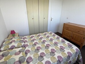 2 bedrooms
