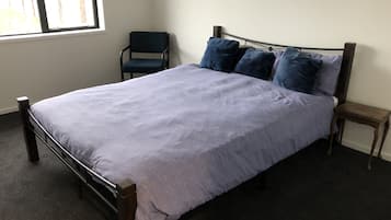 3 habitaciones, escritorio, wifi gratis y ropa de cama