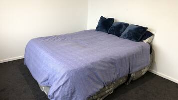 3 bedrooms, desk, free WiFi, bed sheets