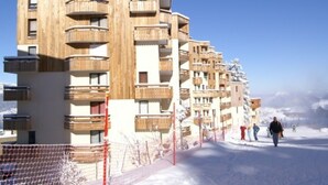 Unclassified image, 3 of 10, button - Studio cabin at the foot of the slopes, 2 rooms (Les Adrets-Prapoutel)