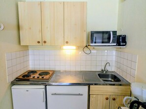 Kühlschrank, Mikrowelle, Geschirrspüler