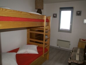 2 bedrooms