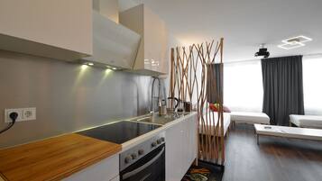 Kühlschrank, Mikrowelle, Ofen, Herdplatte