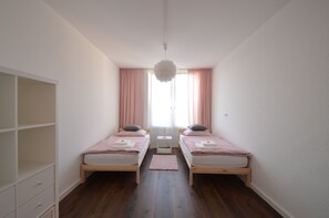 3 chambres, fer et planche à repasser, accès au Wi-Fi (inclus)