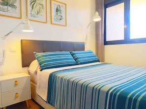 1 dormitorio, sistema de insonorización, tabla de planchar con plancha