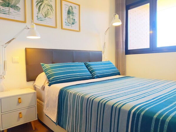 1 dormitorio, sistema de insonorización, tabla de planchar con plancha