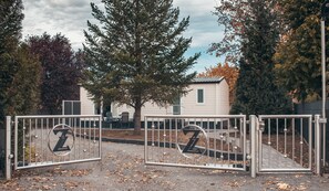 المنشأة من الخارج