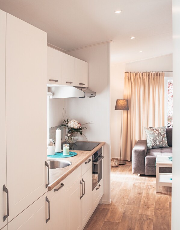 Kjøleskap, mikrobølgeovn, ovn og kokeplater